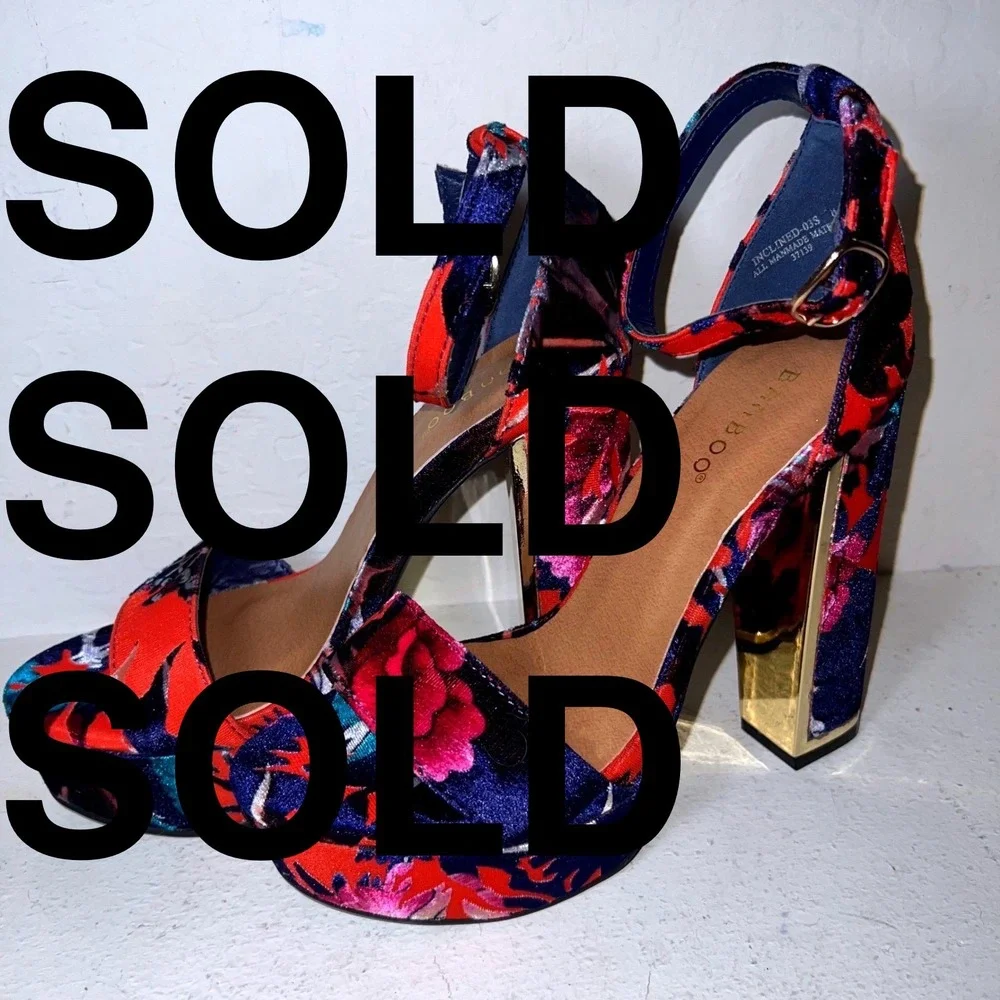 Bamboo Inclined Womens Tropical Floral Velvet Platform Block Heel Sandals size 6
